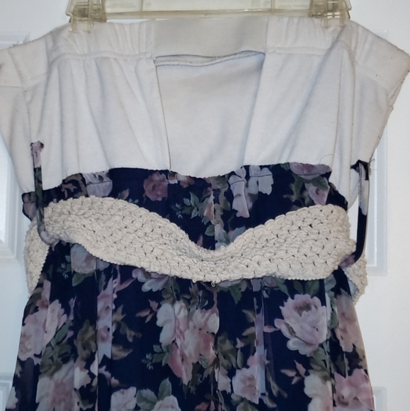 White/blue, floral spring flowy dress. Size large. - Picture 2 of 5